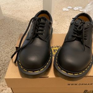 Dr. Martens nappa leather shoes brand new